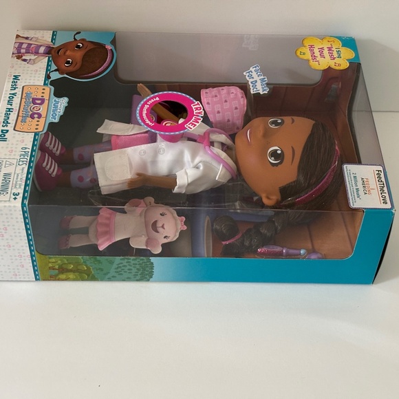 Disney Junior Doc McStuffins Wash Your Hands Talking Singing Doll 6-Piece NEW - Picture 6 of 10